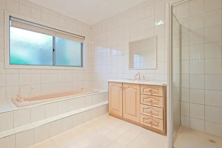 Sixth view of Homely house listing, 2 Peartree Court, Doncaster East VIC 3109