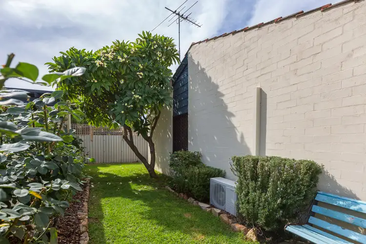 8/13 Victoria Street, Redcliffe WA 6104