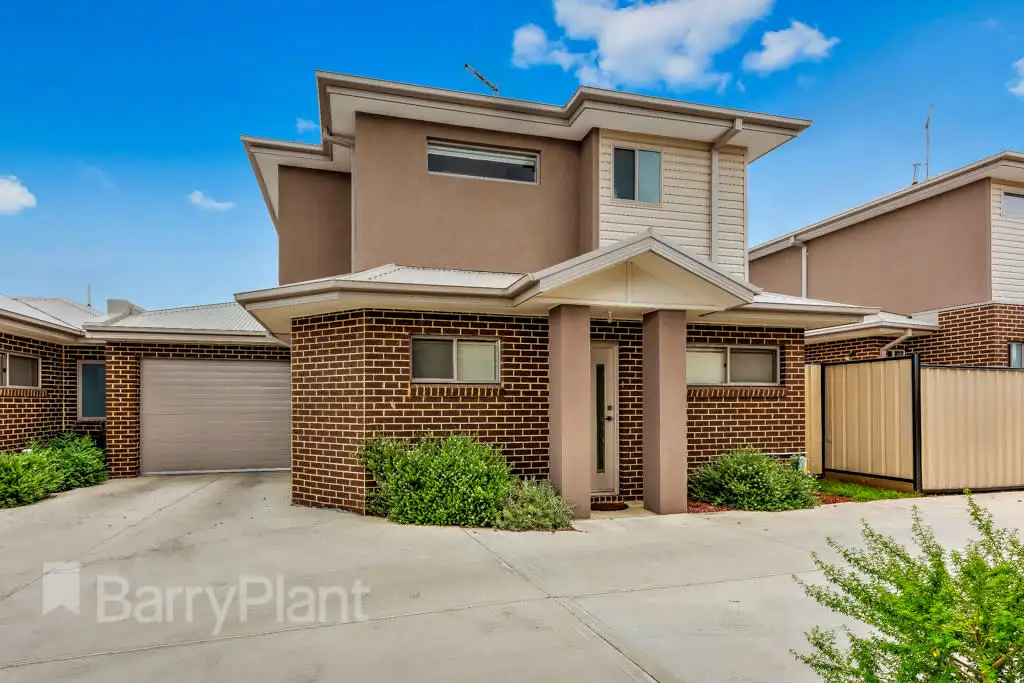 Main view of Homely townhouse listing, 2/72-74 Errington Road, St Albans VIC 3021