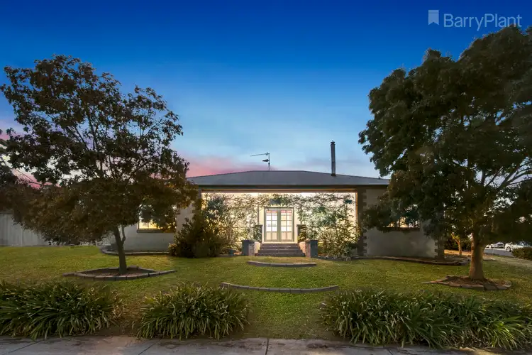 1 Graham Close, Flora Hill VIC 3550