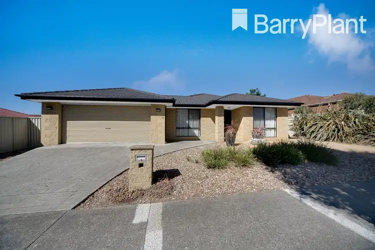 33 Gatehouse Parade, Cranbourne East VIC 3977