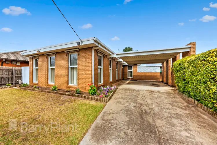 27 Chelmsford Crescent, St Albans VIC 3021