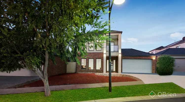 21 Stradbroke Gardens, Caroline Springs VIC 3023