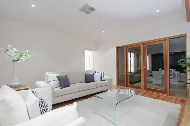 6A Sicklemore Street, Booragoon WA 6154