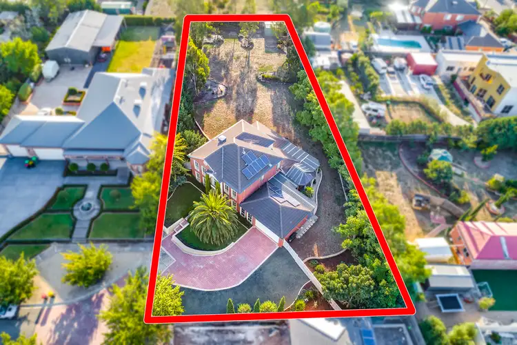 10 The Grove, Hillside VIC 3037