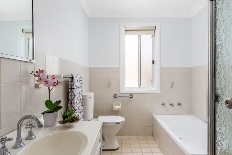 Sixth view of Homely villa listing, 4/4 Ewing Place, Balgownie NSW 2519
