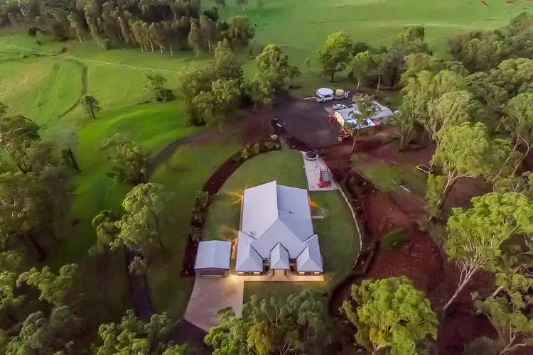 9182 New England Highway, Merritts Creek QLD 4352