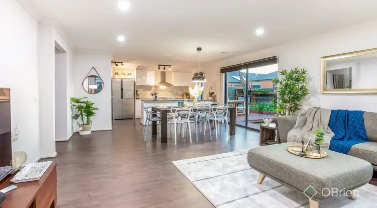 34 Benedetto Crescent, Cranbourne East VIC 3977