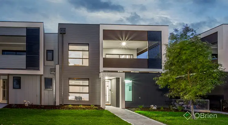 27 Nugget Way, Cranbourne East VIC 3977