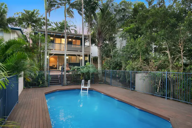 32 Henry Street, Chapel Hill QLD 4069