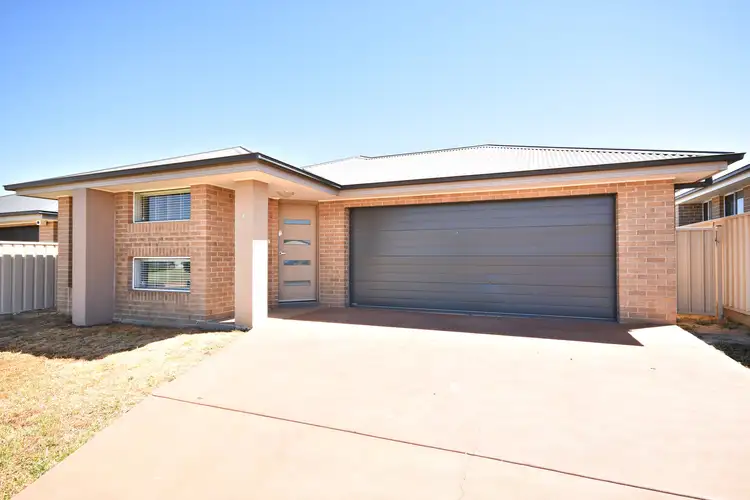 6 Dalbeattie Crescent, Dubbo NSW 2830