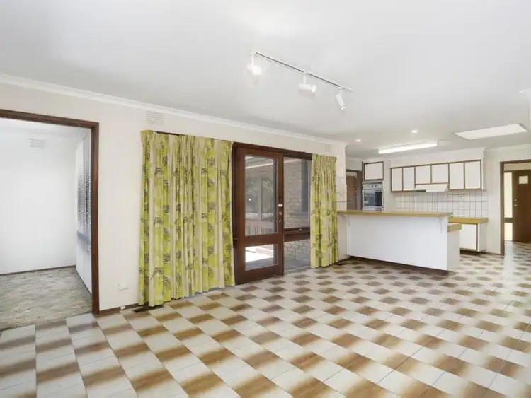 Fifth view of Homely house listing, 10 Pineview Close, Wheelers Hill VIC 3150