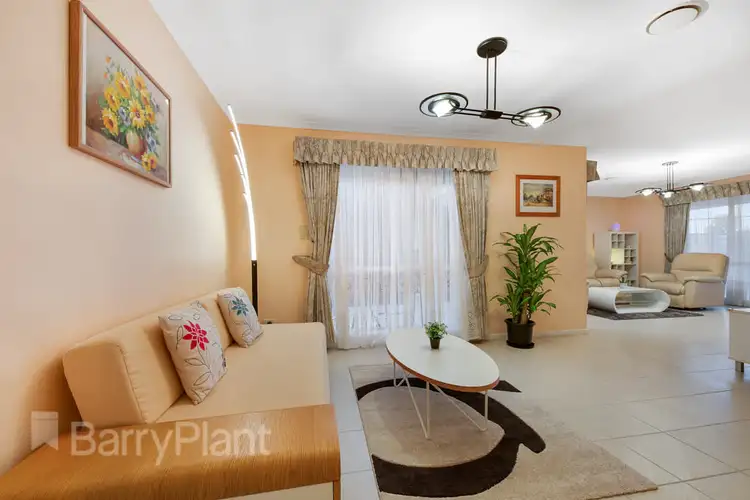 Fifth view of Homely house listing, 17 Kiparra Close, St Albans VIC 3021
