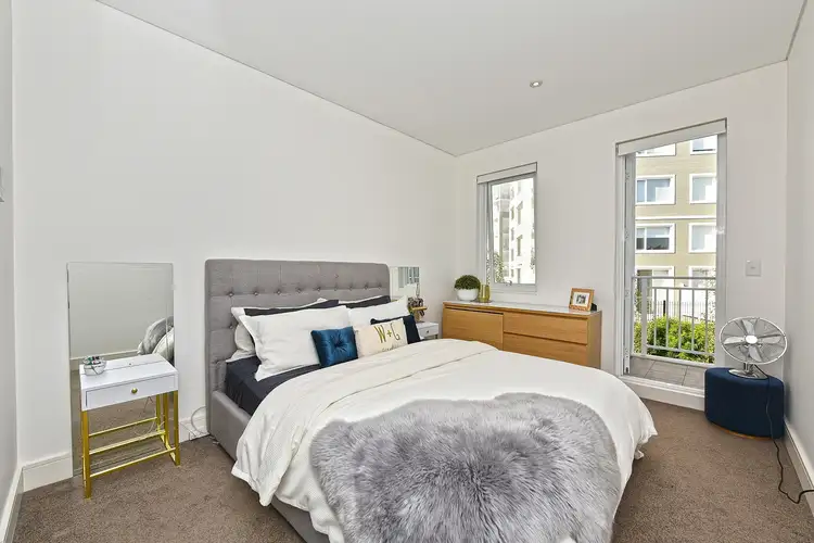 313/68 Peninsula Drive