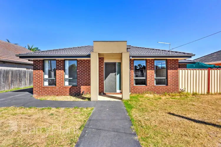 1/235 Main Road West, St Albans VIC 3021