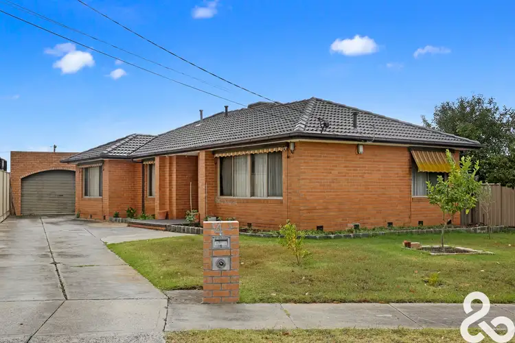 4 Midway Close, Gladstone Park VIC 3043