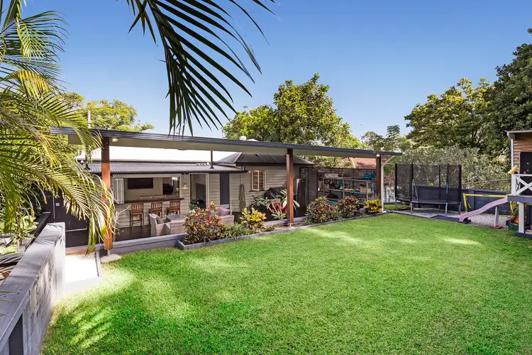 94 Nursery Road, Holland Park West QLD 4121