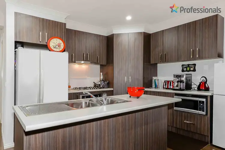 Fourth view of Homely townhouse listing, 92 Allenby Road, Hillside VIC 3037