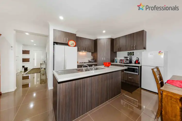 Fifth view of Homely townhouse listing, 92 Allenby Road, Hillside VIC 3037