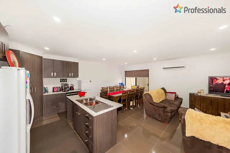 Sixth view of Homely townhouse listing, 92 Allenby Road, Hillside VIC 3037