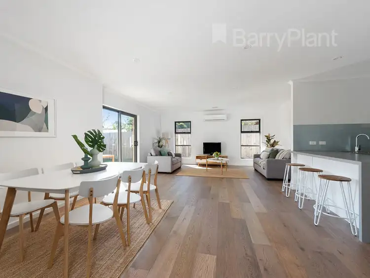 2/19 Latona Avenue, Knoxfield VIC 3180