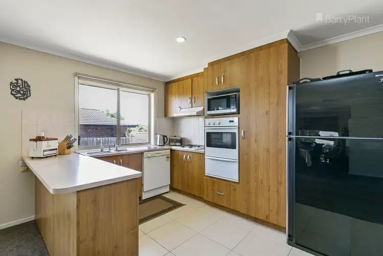 Second view of Homely house listing, 8 Serendip Court, Narre Warren VIC 3805
