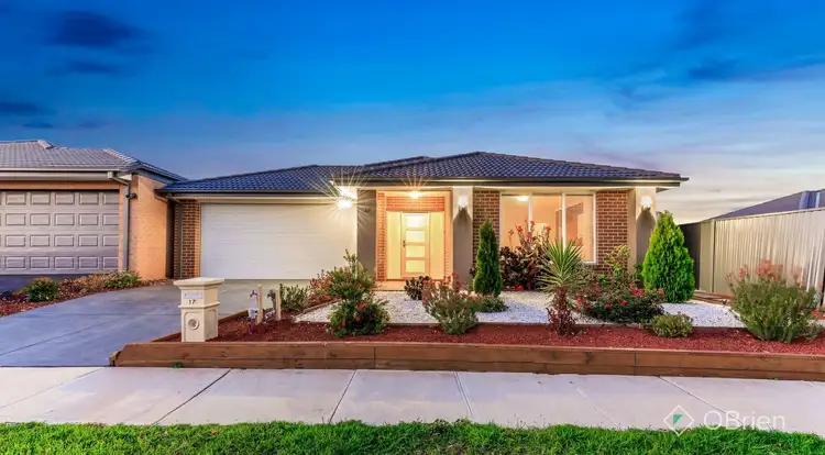 17 Burchill Avenue, Cranbourne East VIC 3977