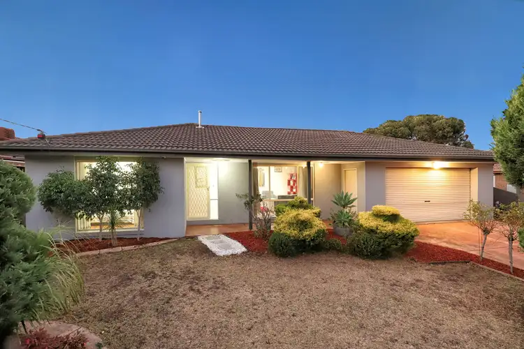4 Manningtree Parade, Craigieburn VIC 3064