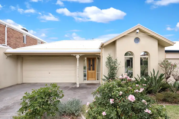 16 Greenhill Place, Craigieburn VIC 3064