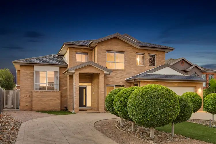 11 Plenty Close, Taylors Lakes VIC 3038