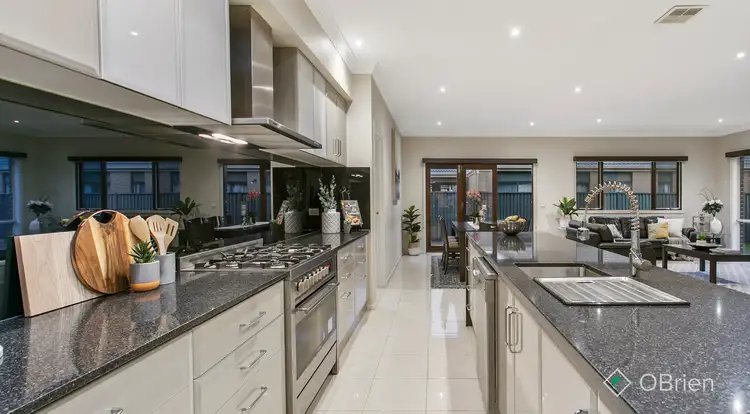 16 Datura Avenue, Cranbourne North VIC 3977