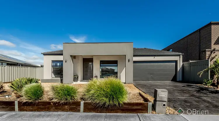 17 Dash Drive, Cranbourne East VIC 3977