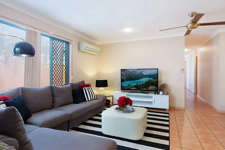 2/7 Coral Avenue, Labrador QLD 4215