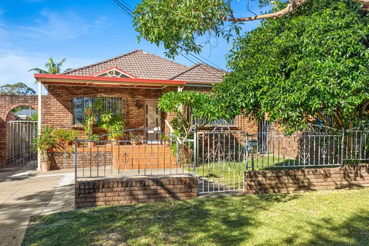 10 Lyon Avenue, Punchbowl NSW 2196