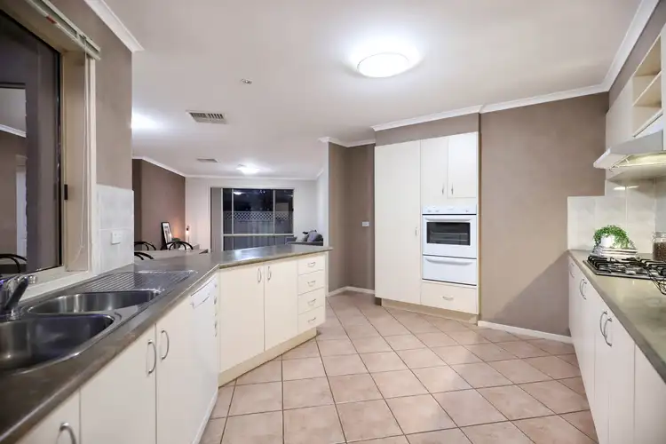 Second view of Homely house listing, 2 Meadowbank Court, Craigieburn VIC 3064