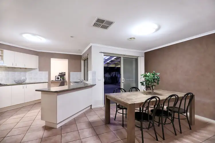 Fourth view of Homely house listing, 2 Meadowbank Court, Craigieburn VIC 3064