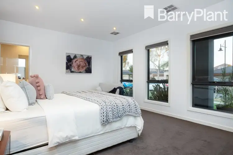 Seventh view of Homely house listing, 10 Faringdon Crescent, Cranbourne North VIC 3977
