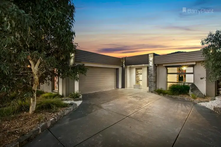 18 Sneddon Drive, Narre Warren South VIC 3805