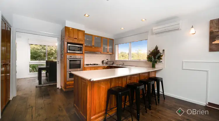 Fifth view of Homely house listing, 2 Outlook Drive, Berwick VIC 3806