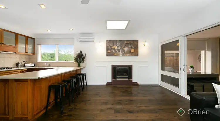 Sixth view of Homely house listing, 2 Outlook Drive, Berwick VIC 3806