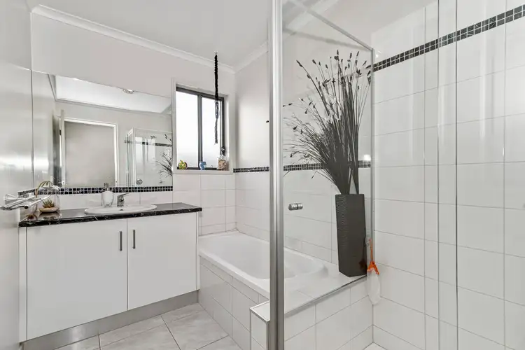 Fifth view of Homely house listing, 3 Edgewater Close, Eaglehawk VIC 3556