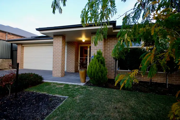 7 Adrian Drive, Pakenham VIC 3810