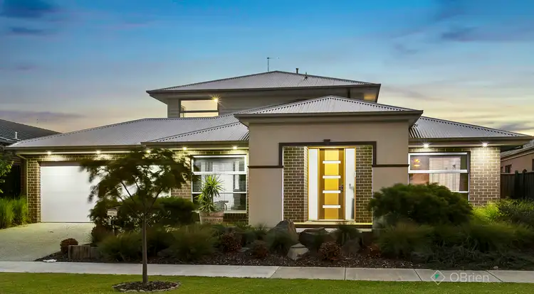 13 Stoneleigh Road, Cranbourne North VIC 3977