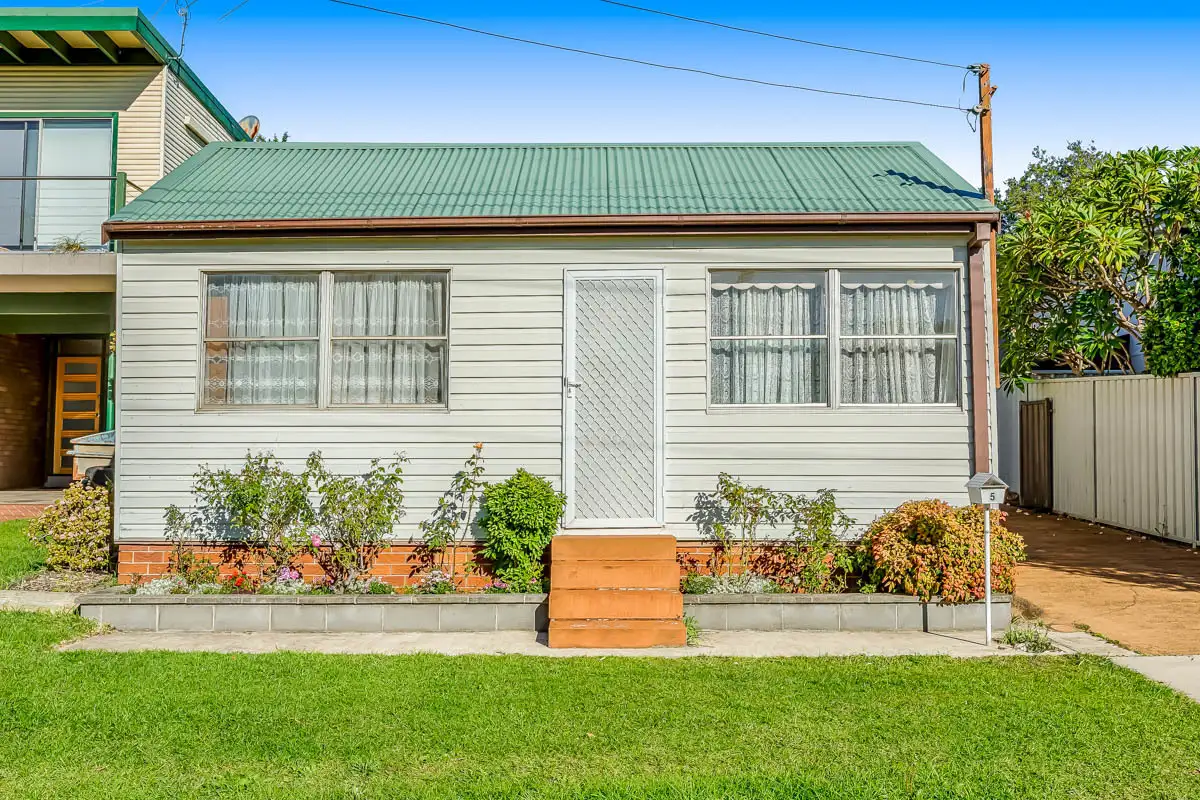 Main view of Homely house listing, 5 Cowper Street, Helensburgh NSW 2508