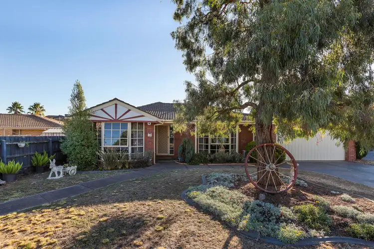 2 Lara Place, Melton West VIC 3337