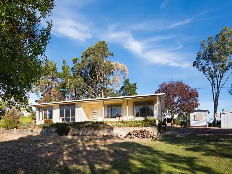 18 Charles Street, Taradale VIC 3447