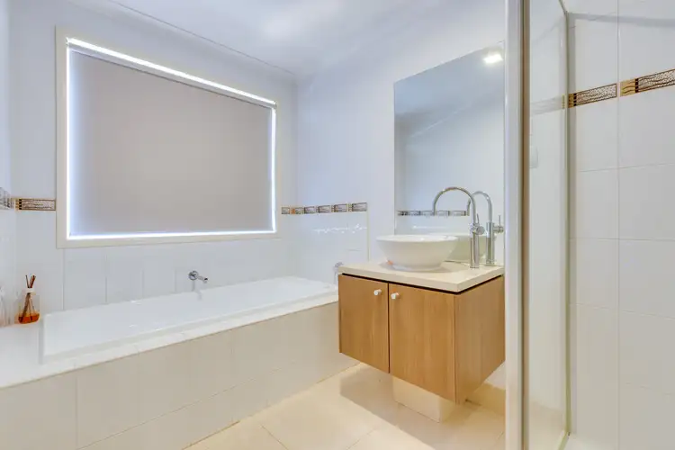 Fifth view of Homely house listing, 7 Kunuka Circuit, Caroline Springs VIC 3023