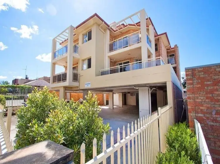 Main view of Homely unit listing, 10/267 Princes Highway, Corrimal NSW 2518