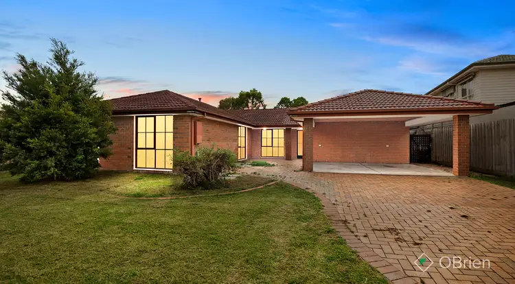 8 Torquay Court, Endeavour Hills VIC 3802