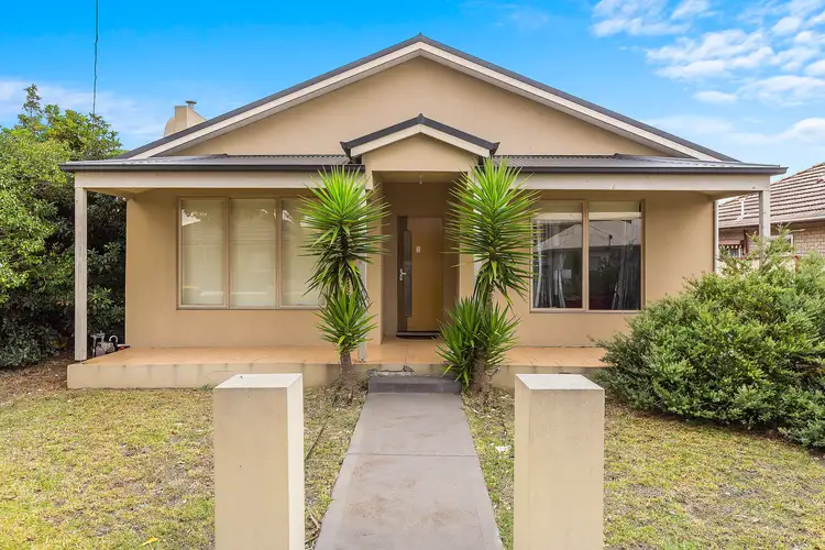 1/4 Baynton Street, Sunshine North VIC 3020